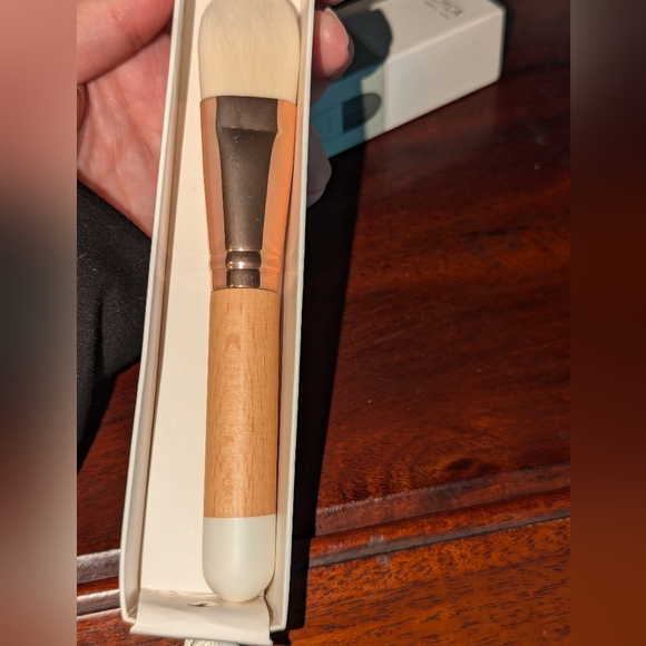 New in box Bachca Paris foundation brush - Picture 3 of 6